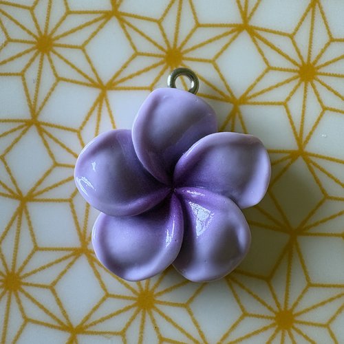 1 breloque fleur mauve violette