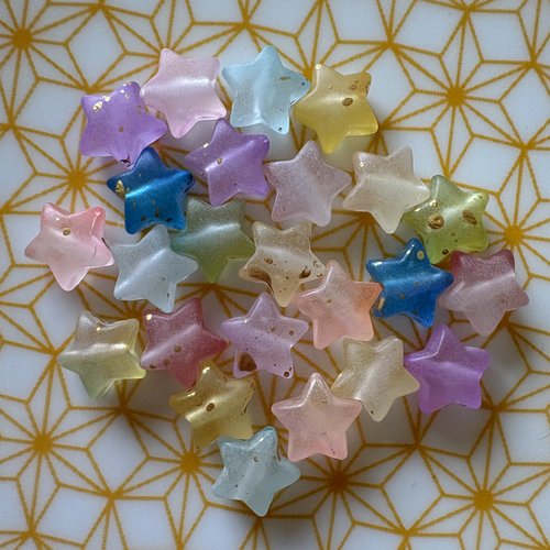 20 perles étoiles multicolores dorées