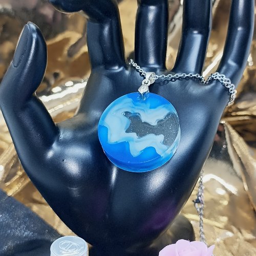 Collier bleu