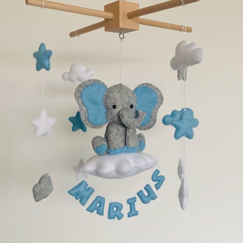 Mobile bébé, éléphant et prénom bleu. décoration chambre bébé