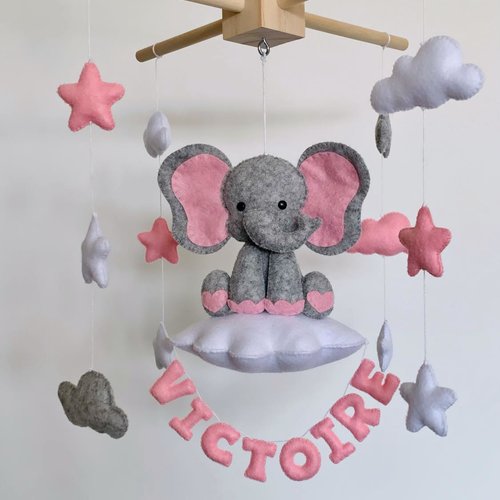 Mobile bébé, éléphant et prénom rose. décoration chambre bébé