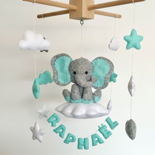 Mobile bébé, éléphant et prénom vert menthe. décoration chambre bébé