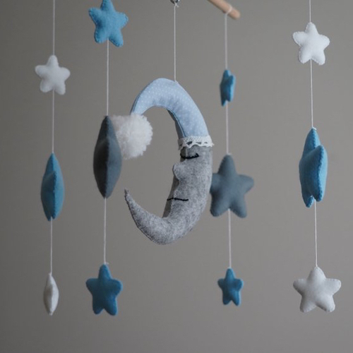 Mobile bébé, lune, étoiles bleu. décoration chambre bébé