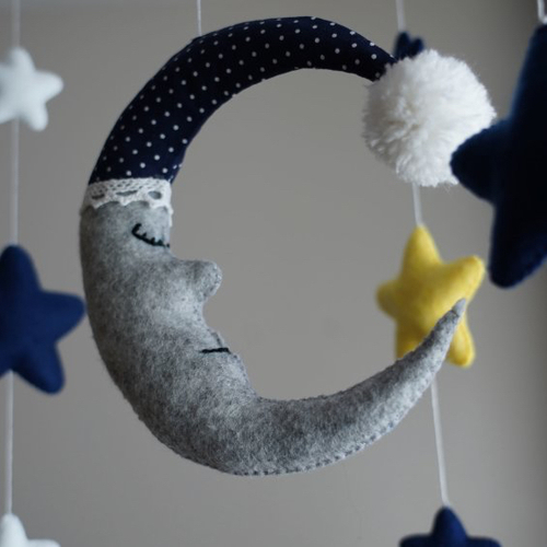 Mobile bébé, lune, étoiles bleu nuit. décoration chambre bébé