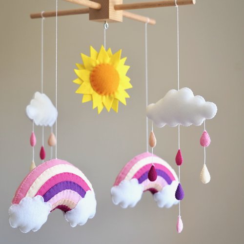 Mobile bébé, arc en ciel rose. décoration chambre bébé