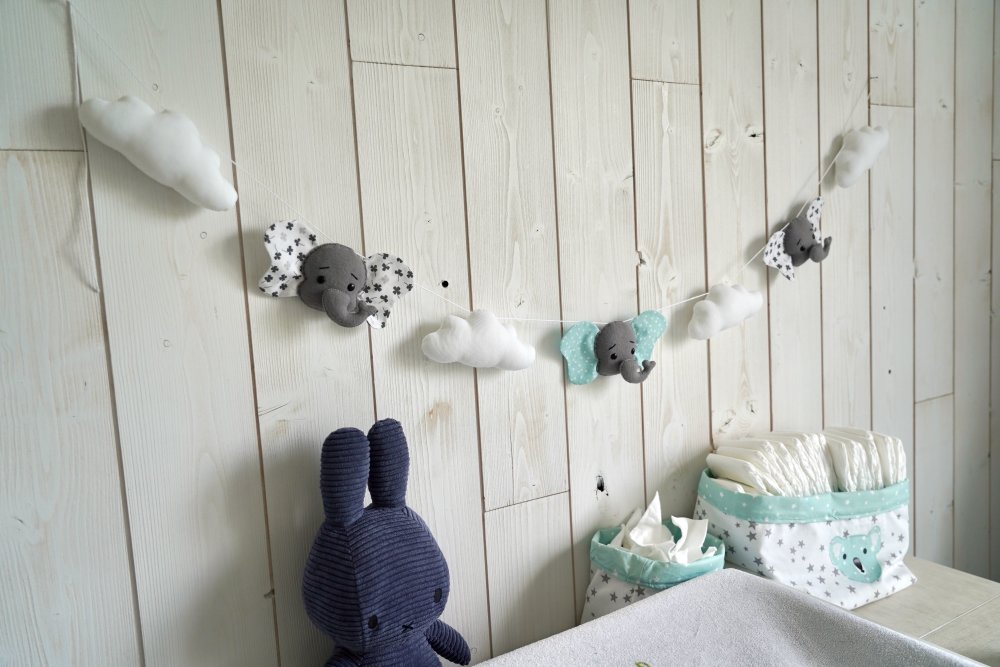 Guirlande éléphants et nuages, motifs gouttes et éventails. décoration  chambre bébé - Un grand marché