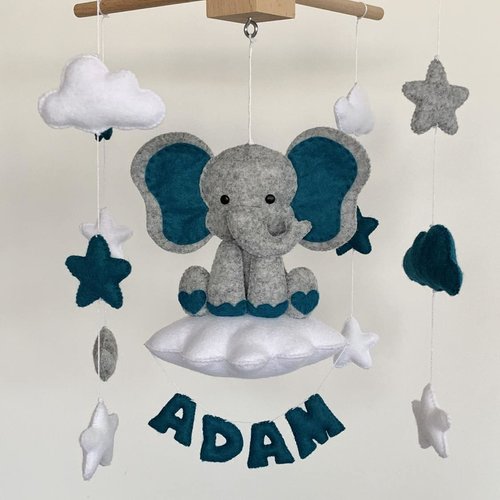 Mobile bébé, éléphant et prénom pétrole. décoration chambre bébé