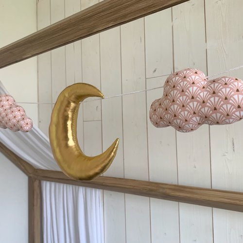 Guirlande lune, nuages. décoration chambre bébé. cadeau de naissance