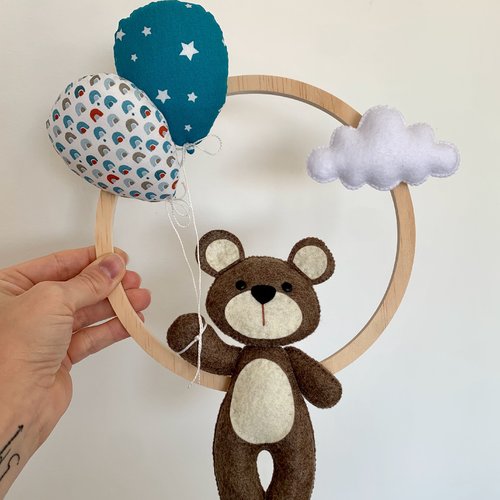 Couronne ours, ballons. décoration chambre bébé. déco murale en tissu. cadeau de naissance