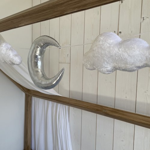 Guirlande lune, nuages. décoration chambre bébé. cadeau de naissance