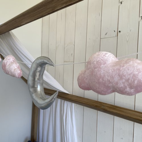 Guirlande lune, nuages. décoration chambre bébé. cadeau de naissance
