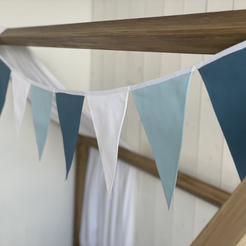 Guirlande de fanions. cadeau bébé