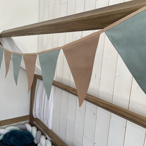 Guirlande de fanions. cadeau de naissance