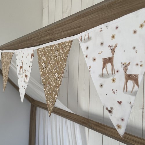 Guirlande de fanions. faons. décoration chambre bébé