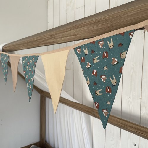 Guirlande de fanions. animaux de la forêt. cadeau bébé