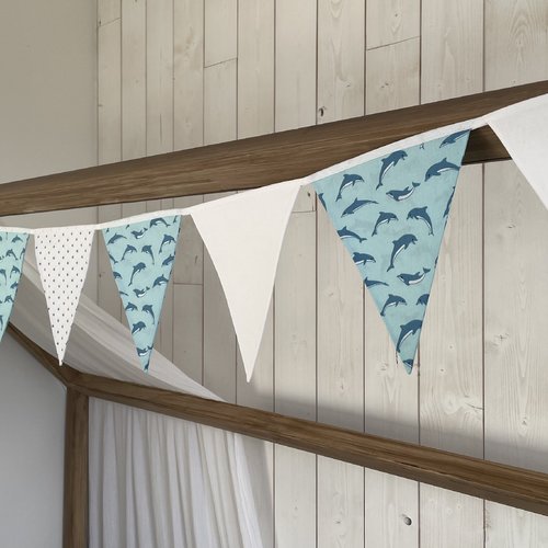 Guirlande de fanions. dauphins. cadeau de naissance