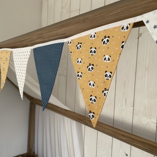 Guirlande de fanions. panda. décoration chambre enfant