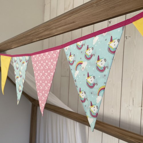 Guirlande de fanions. licornes. décoration chambre bébé fille