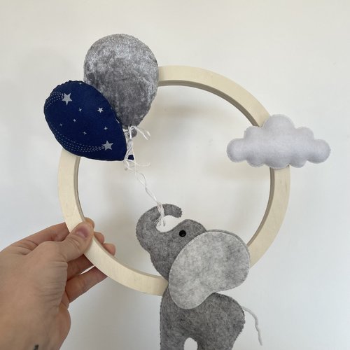 Couronne éléphant, ballons. décoration chambre bébé. cadeau de naissance