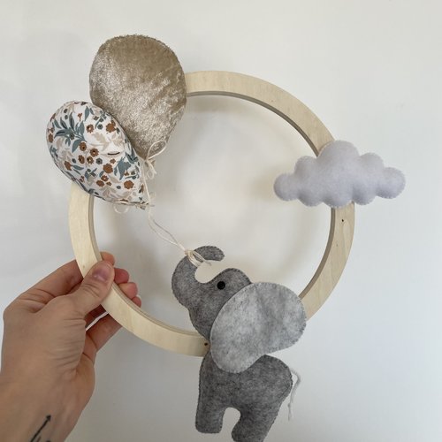 Couronne éléphant, ballons. décoration chambre bébé. cadeau de naissance