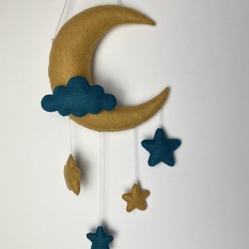 Suspension lune. décoration chambre bébé
