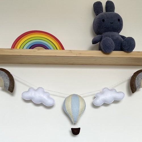 Guirlande montgolfière et arcs-en-ciel