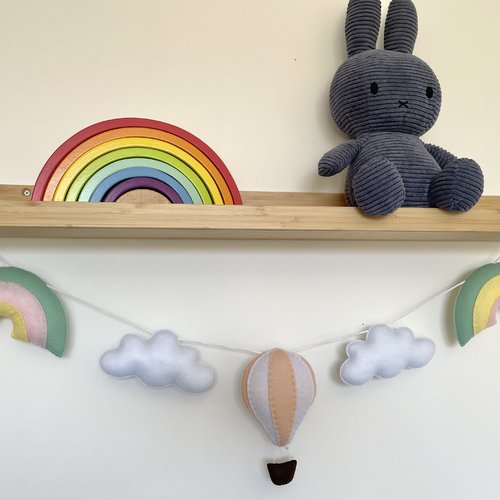 Guirlande montgolfière et arcs-en-ciel