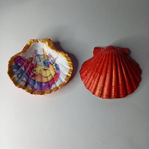 Coquille st jacques décorée à la main  motif licorne