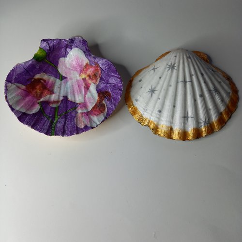 Coquille st jacques décorée à la main motif orquidée