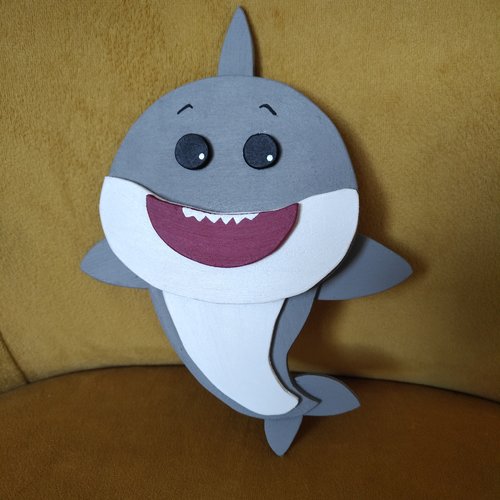 Petit requin en bois