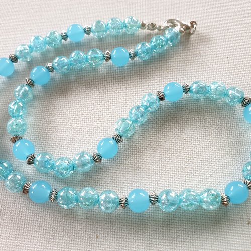 Collier perles rondes acrylique craquelé bleu clair ab, perles rondes verre translucide bleu ciel opale