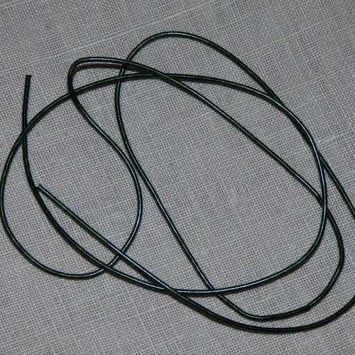 Cannetille unie brillante vert foncé pour broderie or 