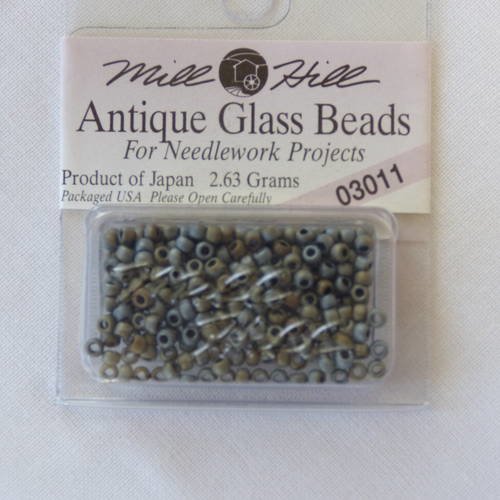 Perle mill hill antique  glass  beads 03011 