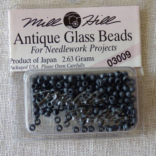 Perle mill hill antique  glass  beads 03009 