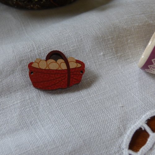 Bouton en bois panier à oeufs