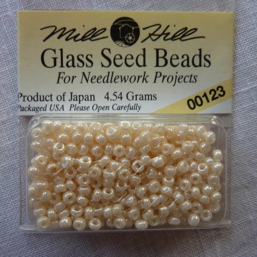 Perle mill hill glass  seed beads 00123 