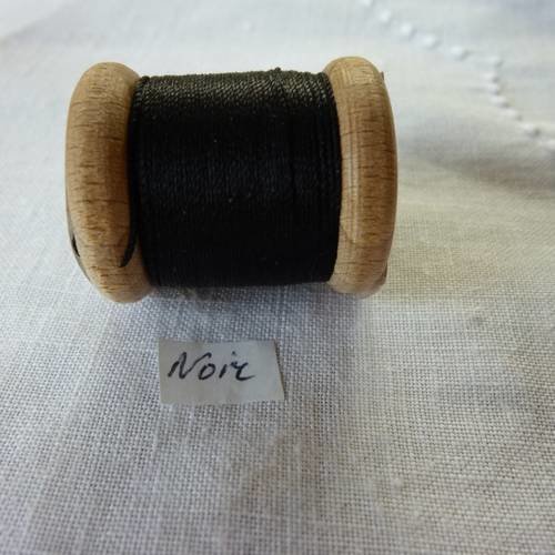 Bobine de  soie perlée coloris  noir 