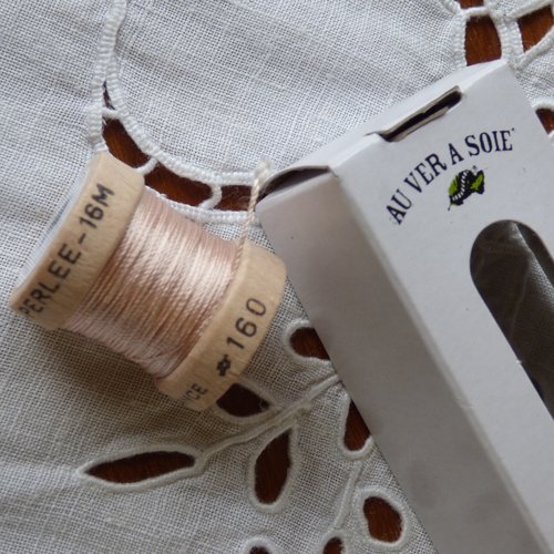 Bobine de 16 mètres de soie perlée n°160