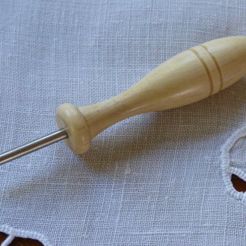 Enfonce épingle pour  dentelle aux fuseaux