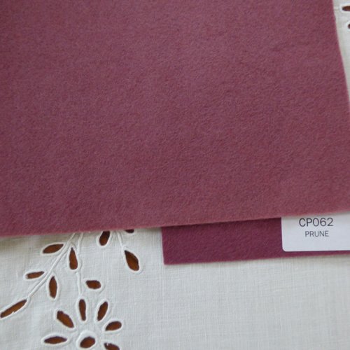 Feutrine cinnamon prune 30cm*45cm  062