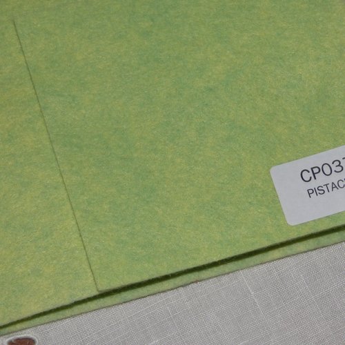 Feutrine cinnamon de couleur pistache 30cm*45cm ref 037