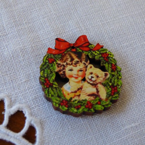 Bouton en bois couronne fillette avec son ours