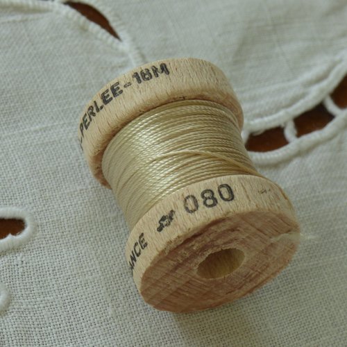 Bobine de 16 mètres de soie perlée n°080