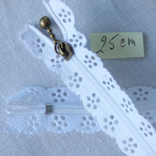 Fermeture éclair dentelle 25 cm  col blanc