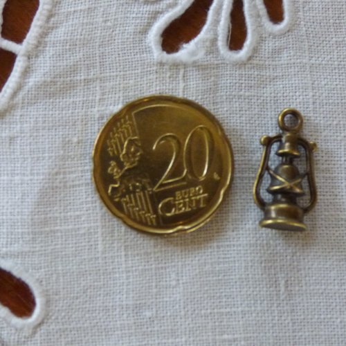 Charm lanterne en bronze