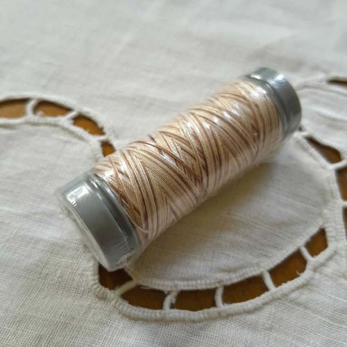 Aurifil mako 28 ref 4666