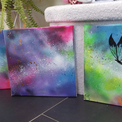 Le papillon multicolore, peinture acrylique et bombe