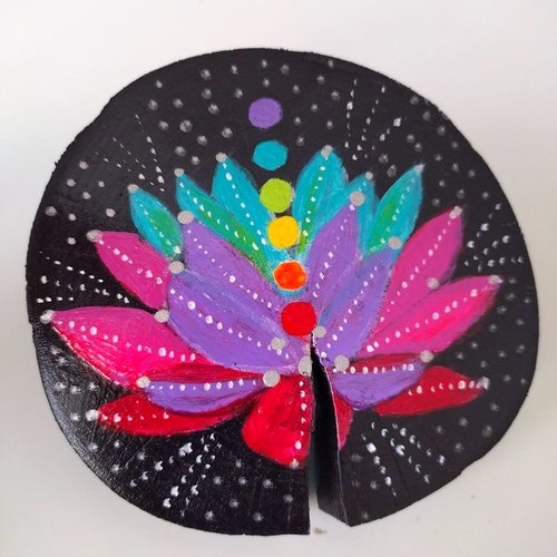 Lotus, fleur de vie, rondin de bois peint