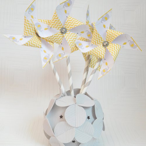 Moulins à vent : jaune, gris et blanc, thème éléphant personnalisables. babyfan. lot de 3 moulins et son vase en origami