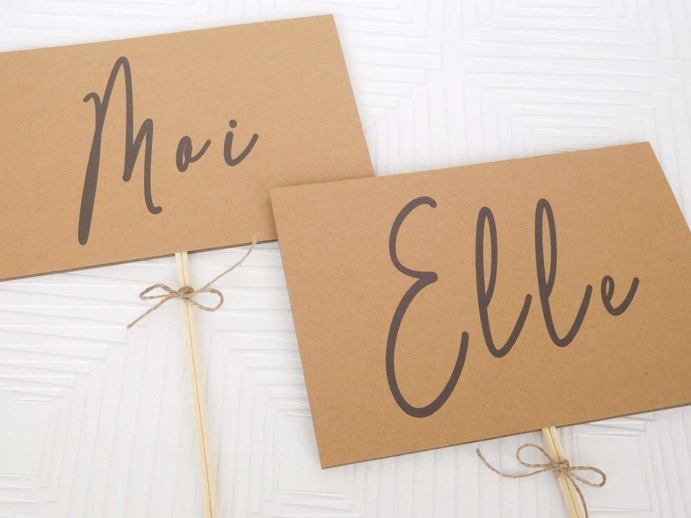Pancarte lui - elle pour jeu de mariage kraft et bâton en bois